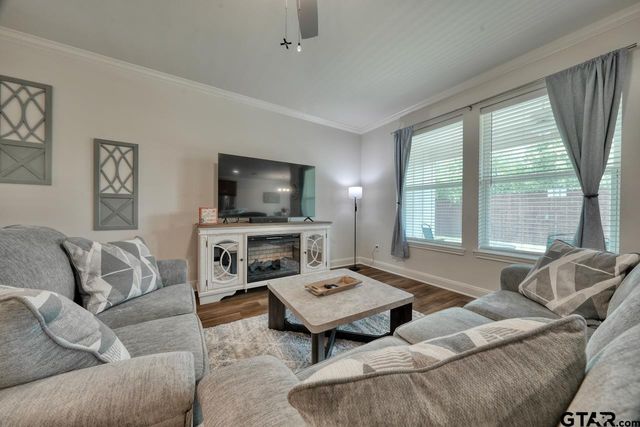 6111 Hamilton Meadows Way, Tyler, TX 75703