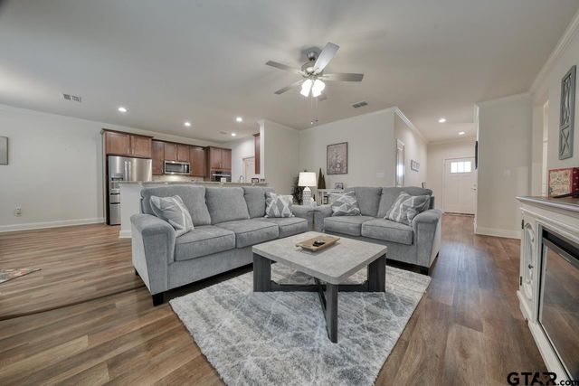 6111 Hamilton Meadows Way, Tyler, TX 75703