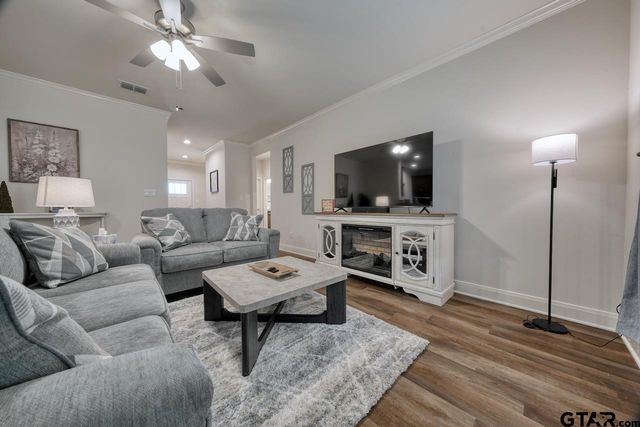 6111 Hamilton Meadows Way, Tyler, TX 75703