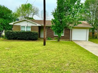 94 N Shirley Lane, Willis, TX 77378