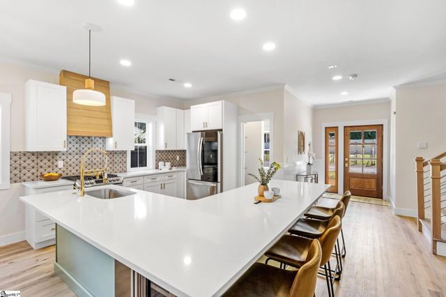 5 Winn Street, Greenville, SC 29601