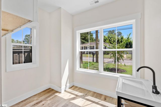 5 Winn Street, Greenville, SC 29601