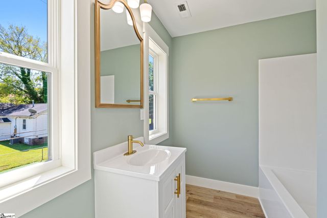 5 Winn Street, Greenville, SC 29601