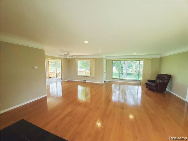 7124 Elmwood Drive, Grand Blanc, MI 48439