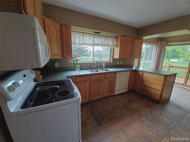 7124 Elmwood Drive, Grand Blanc, MI 48439