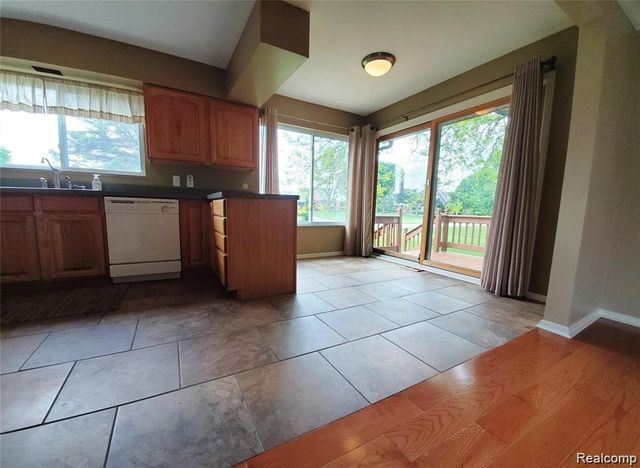 7124 Elmwood Drive, Grand Blanc, MI 48439