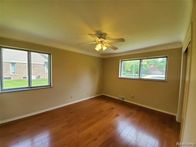 7124 Elmwood Drive, Grand Blanc, MI 48439