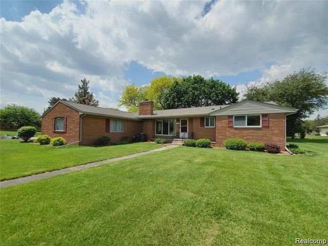 7124 Elmwood Drive, Grand Blanc, MI 48439