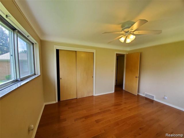 7124 Elmwood Drive, Grand Blanc, MI 48439