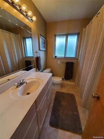 7124 Elmwood Drive, Grand Blanc, MI 48439