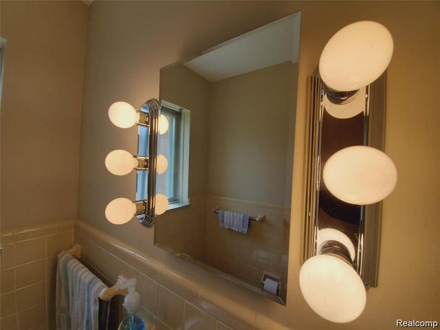 7124 Elmwood Drive, Grand Blanc, MI 48439