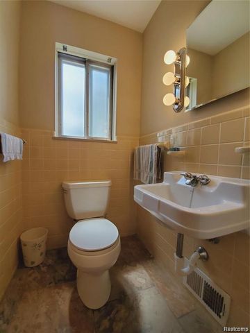 7124 Elmwood Drive, Grand Blanc, MI 48439