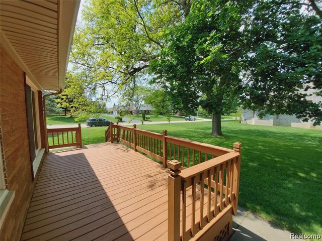 7124 Elmwood Drive, Grand Blanc, MI 48439