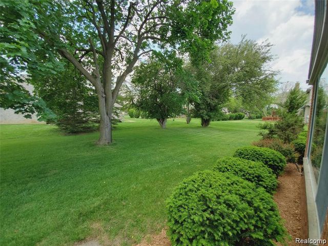 7124 Elmwood Drive, Grand Blanc, MI 48439
