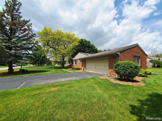 7124 Elmwood Drive, Grand Blanc, MI 48439