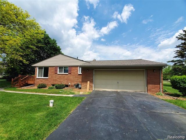 7124 Elmwood Drive, Grand Blanc, MI 48439