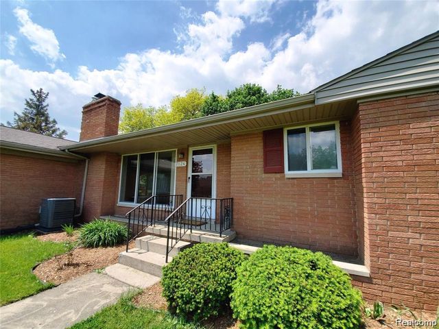 7124 Elmwood Drive, Grand Blanc, MI 48439