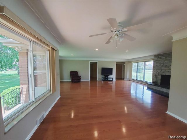 7124 Elmwood Drive, Grand Blanc, MI 48439