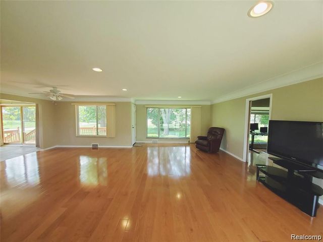 7124 Elmwood Drive, Grand Blanc, MI 48439