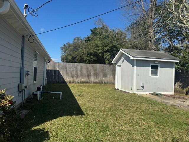 451 W Park Drive, Mary Esther, FL 32569