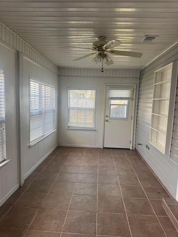451 W Park Drive, Mary Esther, FL 32569