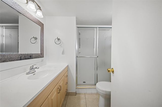 8951 Sunrise Lakes Blvd 301, Sunrise, FL 33322