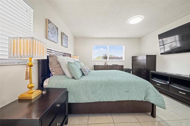8951 Sunrise Lakes Blvd 301, Sunrise, FL 33322