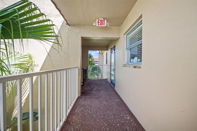 8951 Sunrise Lakes Blvd 301, Sunrise, FL 33322