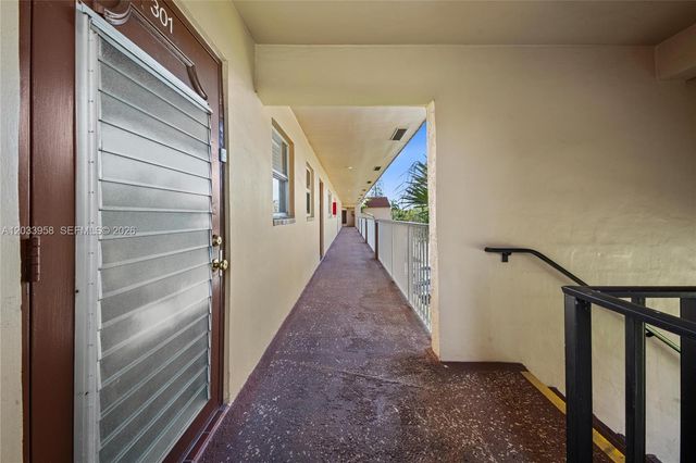 8951 Sunrise Lakes Blvd 301, Sunrise, FL 33322