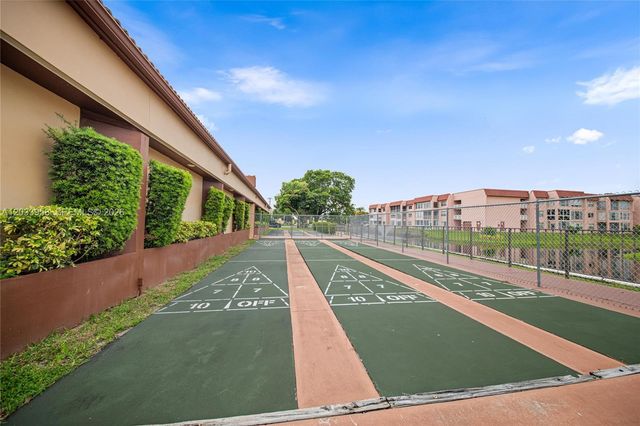 8951 Sunrise Lakes Blvd 301, Sunrise, FL 33322