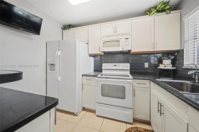 8951 Sunrise Lakes Blvd 301, Sunrise, FL 33322