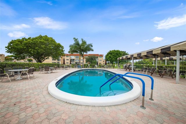 8951 Sunrise Lakes Blvd 301, Sunrise, FL 33322