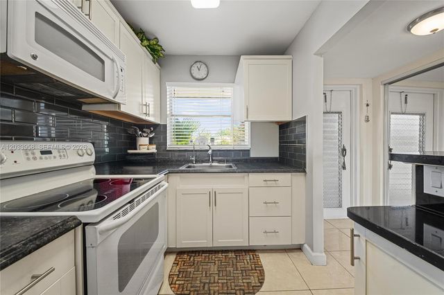 8951 Sunrise Lakes Blvd 301, Sunrise, FL 33322