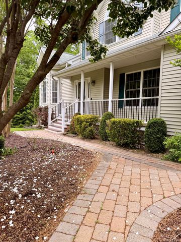 32 4th Avenue, Rocky Point, NY 11778