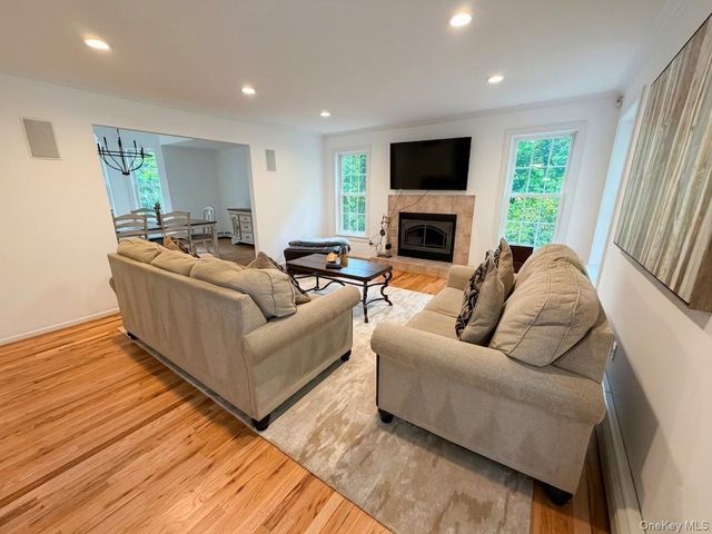 32 4th Avenue, Rocky Point, NY 11778