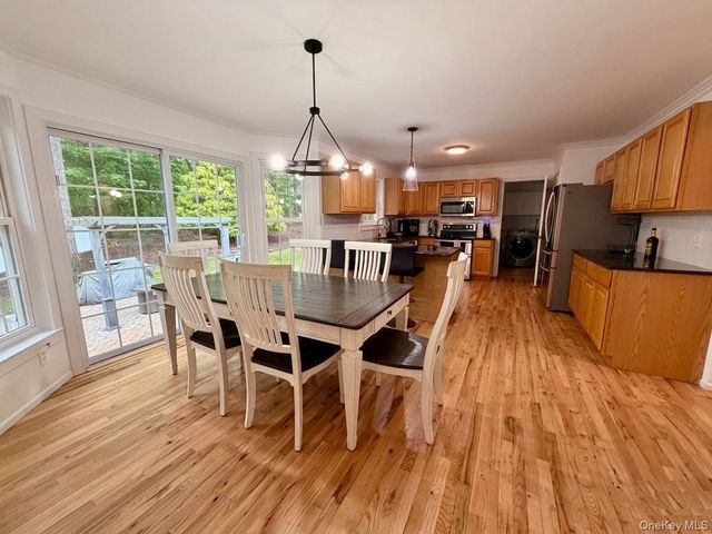 32 4th Avenue, Rocky Point, NY 11778