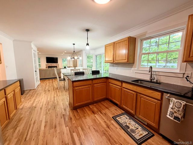 32 4th Avenue, Rocky Point, NY 11778