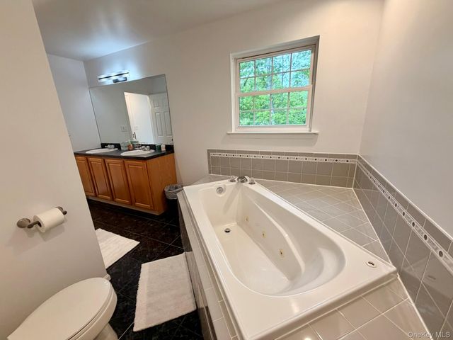 32 4th Avenue, Rocky Point, NY 11778