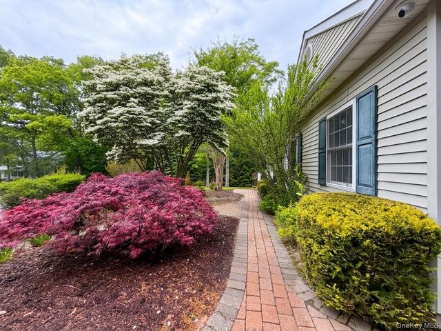 32 4th Avenue, Rocky Point, NY 11778
