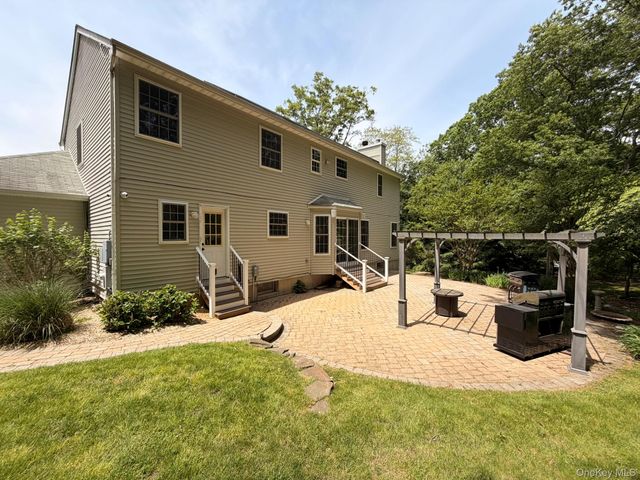 32 4th Avenue, Rocky Point, NY 11778