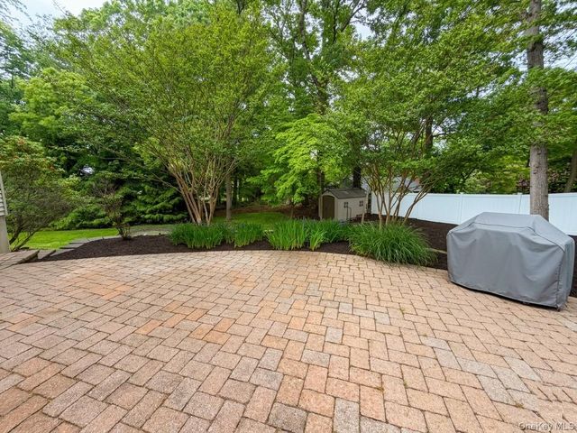 32 4th Avenue, Rocky Point, NY 11778