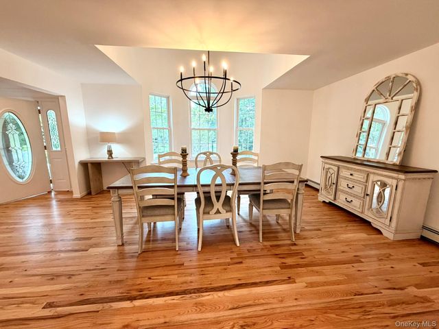 32 4th Avenue, Rocky Point, NY 11778