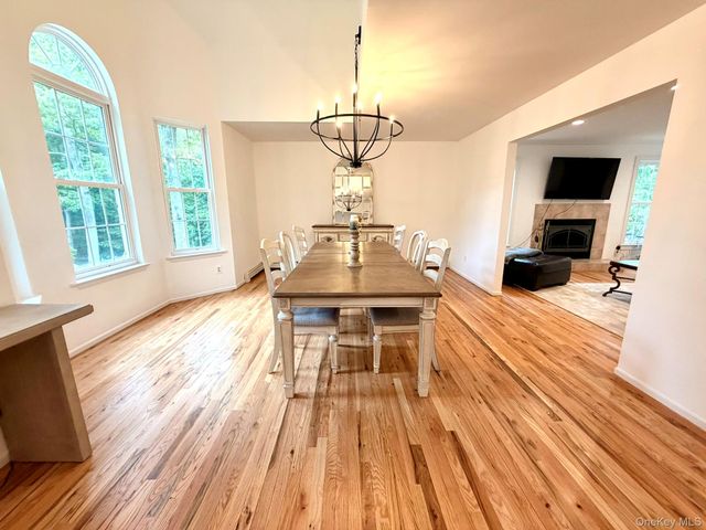 32 4th Avenue, Rocky Point, NY 11778