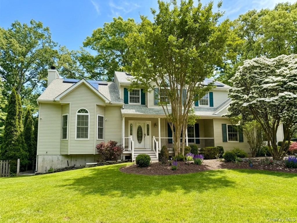 32 4th Avenue, Rocky Point, NY 11778