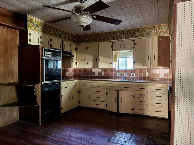 1211 Lindsey Street, Denton, TX 76205