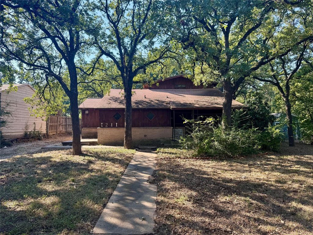 1211 Lindsey Street, Denton, TX 76205