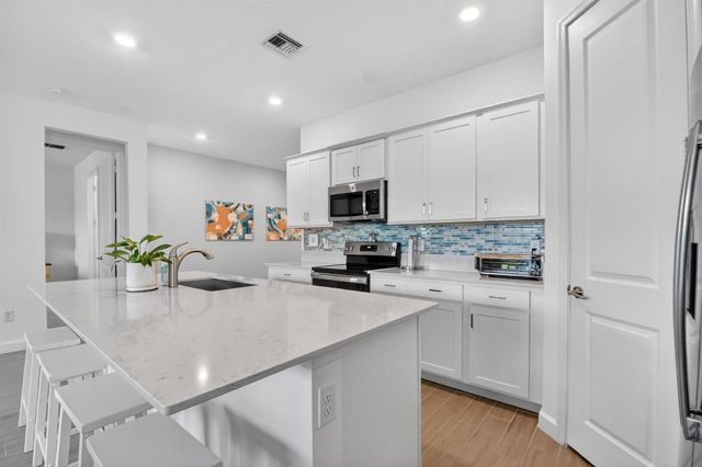 6026 Henderson Way, West Palm Beach, FL 33415