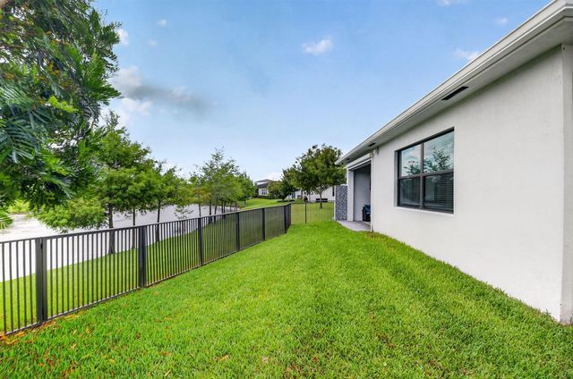 6026 Henderson Way, West Palm Beach, FL 33415