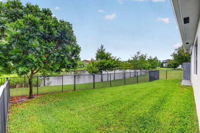 6026 Henderson Way, West Palm Beach, FL 33415
