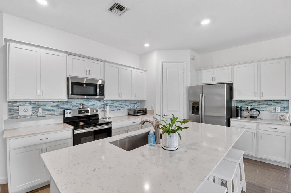 6026 Henderson Way, West Palm Beach, FL 33415
